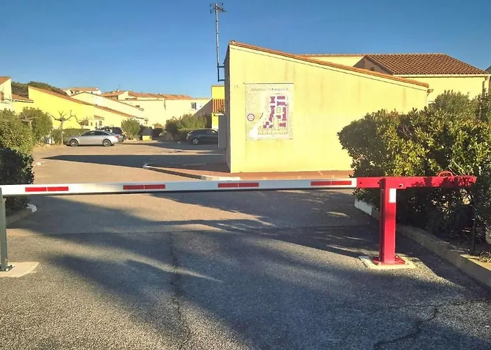 Belle Maisonnette Au Bord De * פלורי