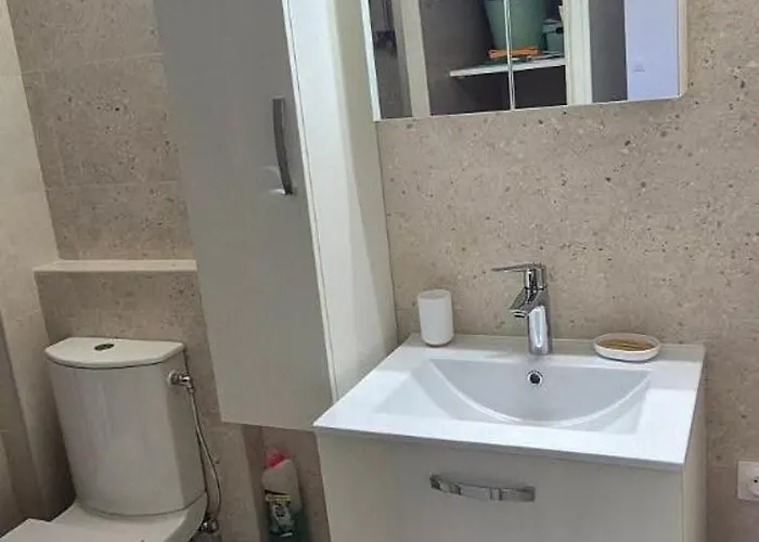 Belle Maisonnette Au Bord De * פלורי